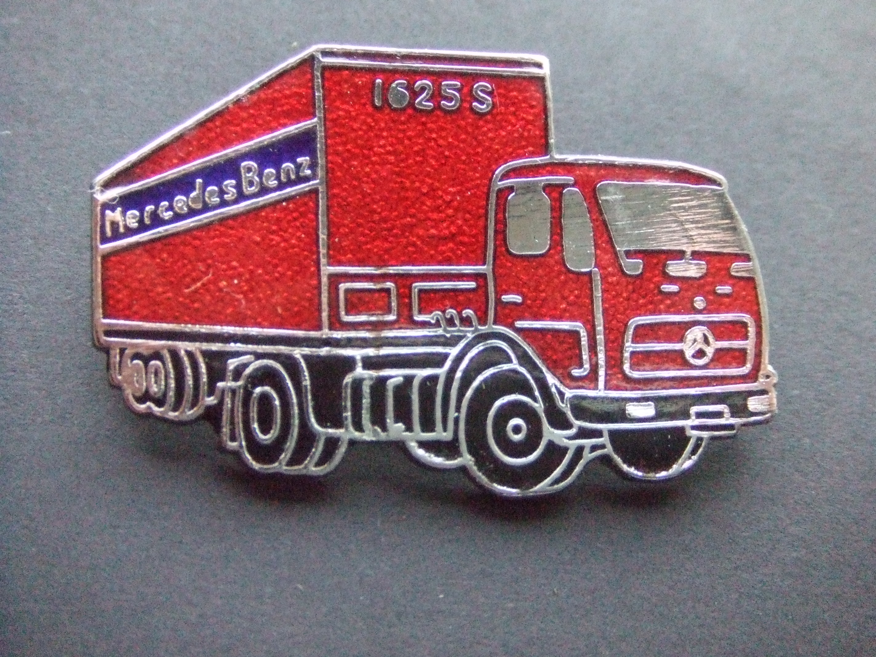 Mercedes-Benz 1625 S vrachtwagen emaille pin (2)